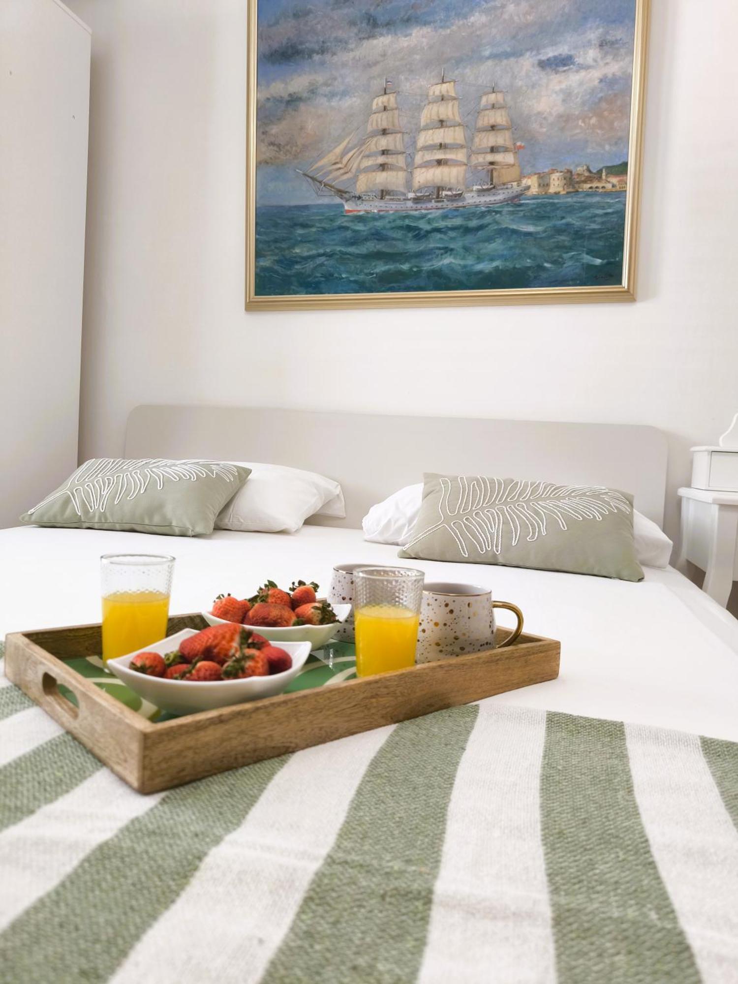 Apartment Lea Bayview Дубровник Екстериор снимка